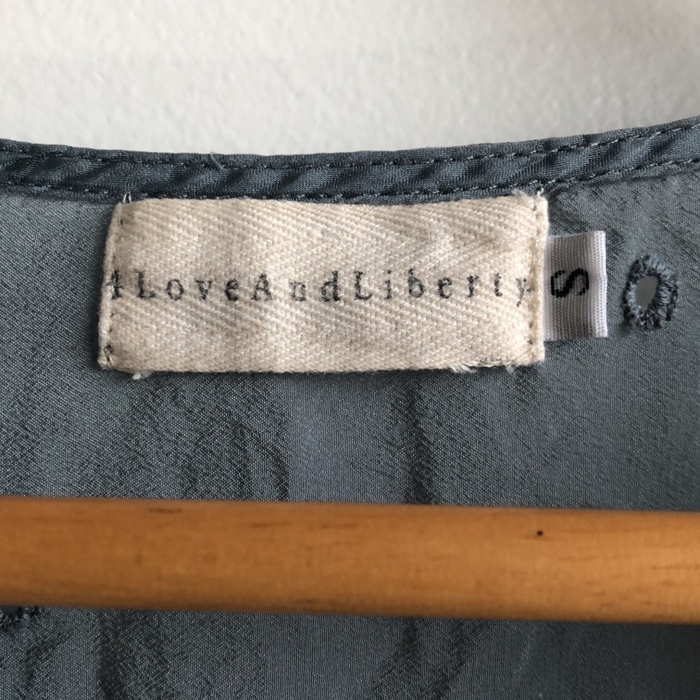 Johnny Was 4 Love And Liberty blue eyelet blouse - Picture 6 of 7